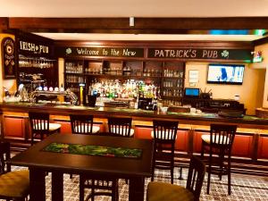 เลานจ์หรือบาร์ของ Patrick's Pub