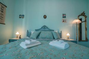 A bed or beds in a room at Roze Villa