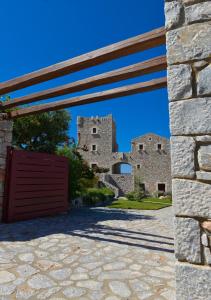 Galería fotográfica de Focalion Castle Luxury Suites en Pirgos Dhirou