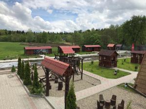 Taman di luar ‘‘FOREST HOUSE ’‘ Будинок для відпочинку