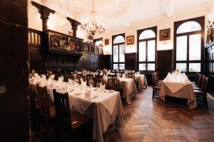 Un restaurante u otro lugar para comer en Hotel Weisser Bock