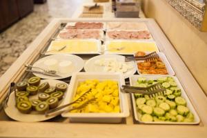 Makanan di atau di tempat lain dekat hotel