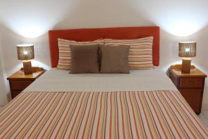 Cama ou camas em um quarto em Tropical Apartments Tobago