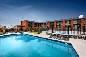 Басейн в или близо до Mid City Motel Warrnambool