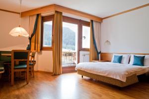 A bed or beds in a room at Appartement Strobl