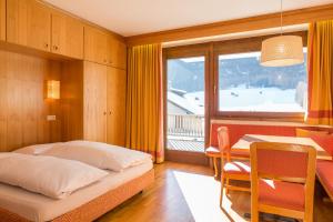 A bed or beds in a room at Appartement Strobl