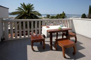 Un balcón o terraza en Yacht Beach Apartments