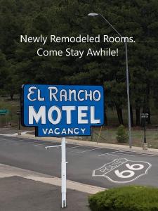 Et logo, certifikat, skilt eller en pris der bliver vist frem på El Rancho Motel