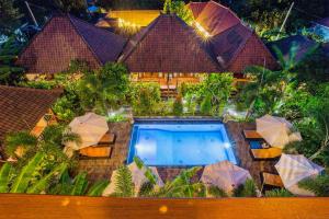 Бассейн в Dinatah Lembongan Villas или поблизости