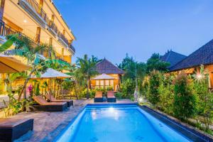 Бассейн в Dinatah Lembongan Villas или поблизости