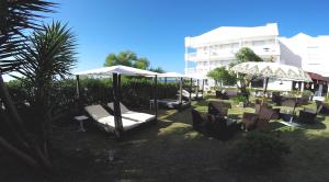 Градина пред Hotel Pineda Playa