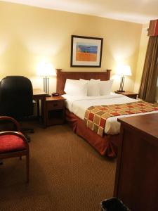 เตียงในห้องที่ Charlottetown Inn & Conference Centre