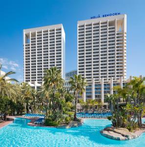 Hồ bơi trong/gần Melia Benidorm