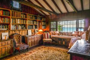 The library in the holiday home