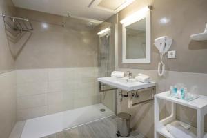 Kupatilo u objektu Hotel Rosamar Maxim 4*- Adults Only