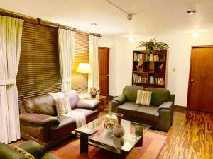 A seating area at Casa Bella Boutique Hotel San Isidro