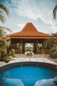 Kolam renang di atau dekat dengan Ocho Bali Surf Camp