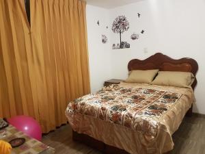 Una cama o camas en una habitación de La Casa de Chamo