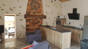 a living room with a kitchen and a counter top at Gite de la Haie in Apremont