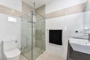 Un baño de KENNEDY EXECUTIVE TOWNHOUSE