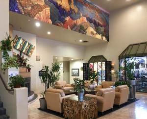 a waiting room with couches and plants at Grand Canyon Plaza Hotel in Tusayan