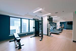 The fitness centre and/or fitness facilities at DoubleTree by Hilton Ottawa Downtown