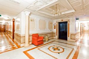 A seating area at Mariano IV Palace Hotel