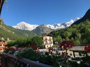 O vedere generală la munți sau o vedere la munte luată de la acest hotel