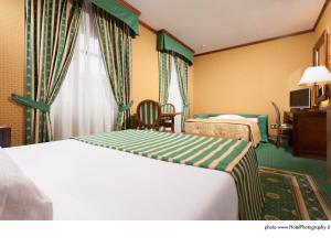 Una cama o camas en una habitación de Grand Hotel Trento