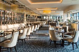 Un restaurant u otro lugar para comer en Park Regis Birmingham