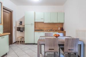 Una cocina o kitchenette en Residence Nuove Terme