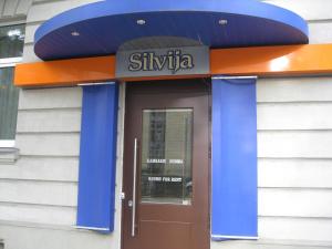 החזית או הכניסה של Silvija House