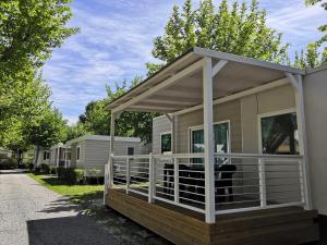 El edificio en el que está el campamento