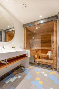 Kamar mandi di Hotel Sophia by Tartuhotels