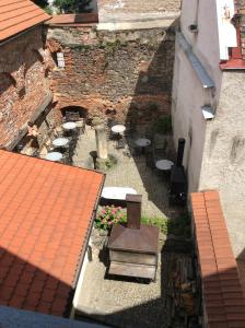 an overhead view of a courtyard with a stone building at Hotel U Zlateho Andela in Pardubice