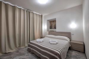 a bedroom with a bed with two towels on it at Casa delle rose in Verbania