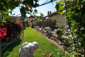 Sodas prie apgyvendinimo įstaigos Auszeit Leoben 3 mit Gartenterasse und Gratisparkplatz