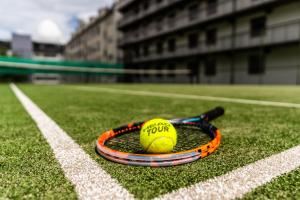 Tennis ou squash au sein de l'hôtel ou à proximité