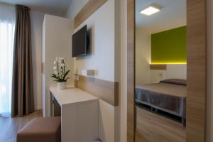 A television and/or entertainment centre at Almalux Jesolo Wellness & Spa 3 stelle superior