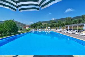 Piscina de la sau aproape de Hotel Villa Rinascimento