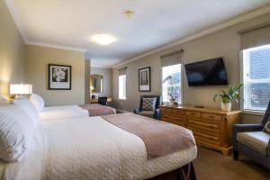 Cama ou camas em um quarto em Regent Hotel Revelstoke