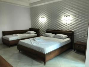 Giường trong phòng chung tại Magnetiti Hotel