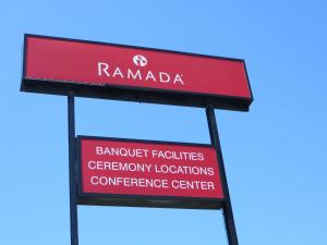 Сертификат, награда, вывеска или другой документ, выставленный в Ramada by Wyndham Lansing Hotel & Conference Center