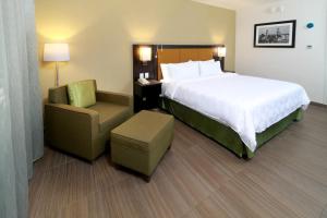 Giường trong phòng chung tại Holiday Inn Tampico-Altamira, an IHG Hotel