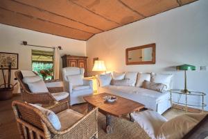 O zonă de relaxare la Hillside Retreat – Africa Amini Life