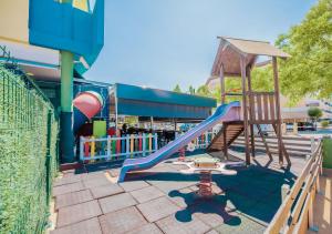 Zona de juegos infantil en Rentalmar Costa Verde