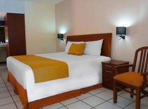 Giường trong phòng chung tại Hotel Viva Villahermosa