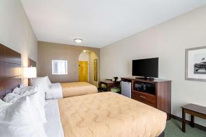 Camera con 2 Letti e TV a schermo piatto di Quality Inn & Suites Near Tanger Outlet Mall a Gonzales