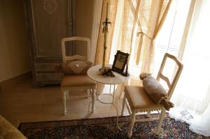 a room with a table and chairs and a window at Serapo Bed and Breakfast in Gaeta