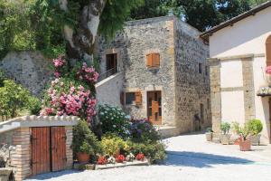 Vrt pred nastanitvijo Agriturismo Borgo Pirolino